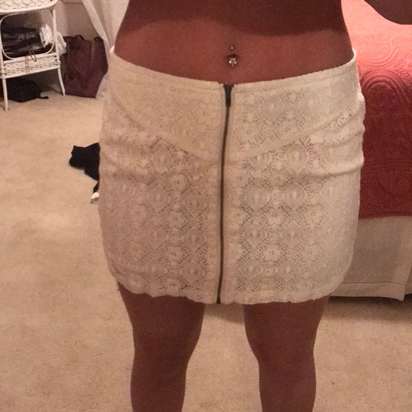 Off white Volcom skater skirt - Picture 3 of 3